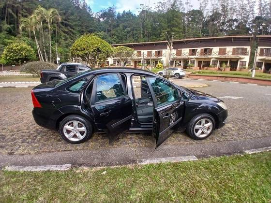 FORD FOCUS 2.0 GLX SEDAN 16V FLEX 4P MANUAL FORD FOCUS 2.0 GLX SEDAN 16V FLEX 4P MANUAL